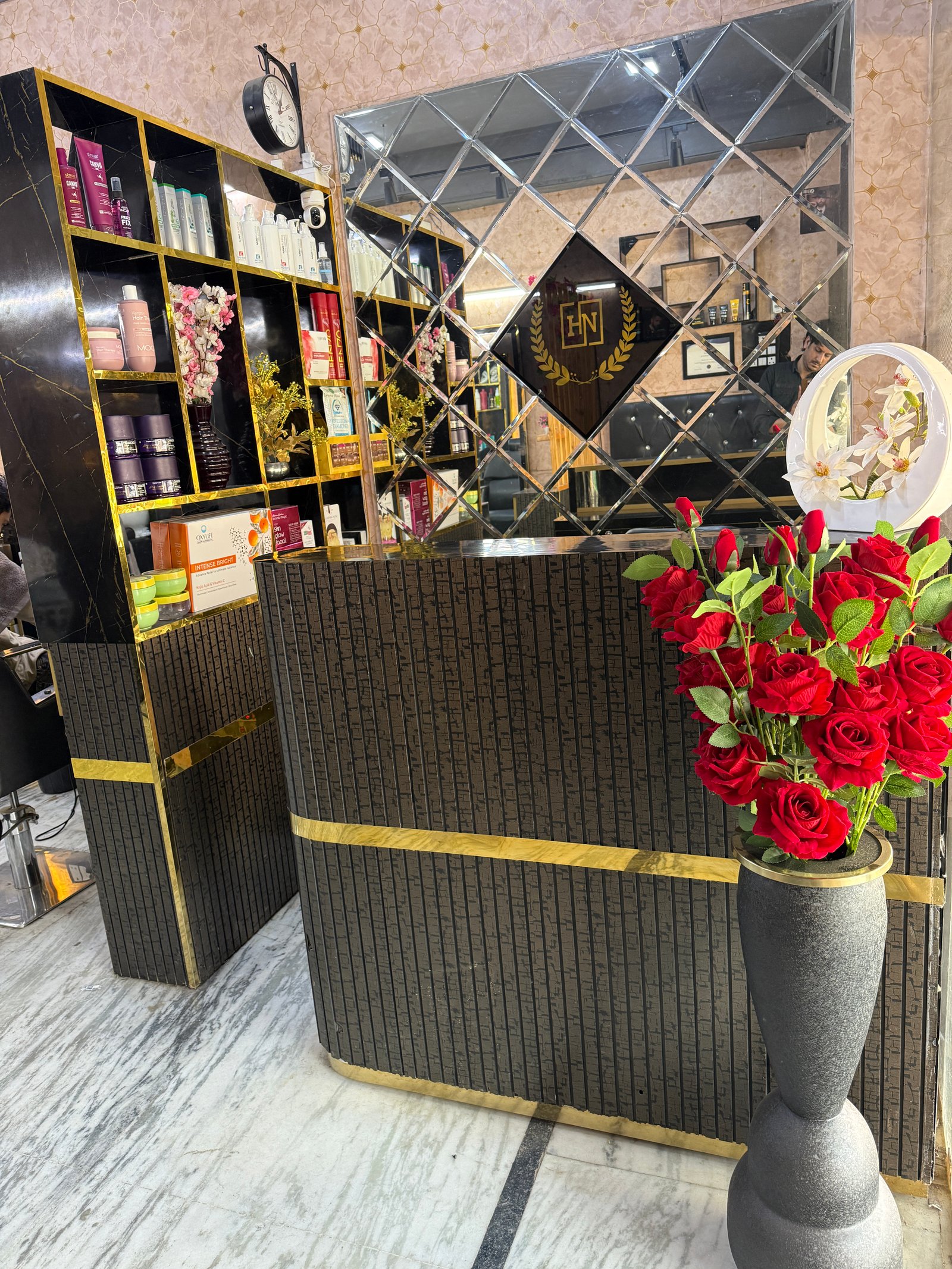Honey Unisex Salon interior